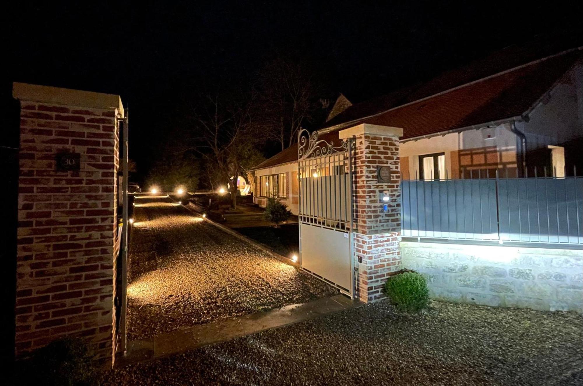 La Petite Maison De Giverny - Gite De Charme 5 Etoiles Au Coeur Du Village - 3 Chambres מראה חיצוני תמונה