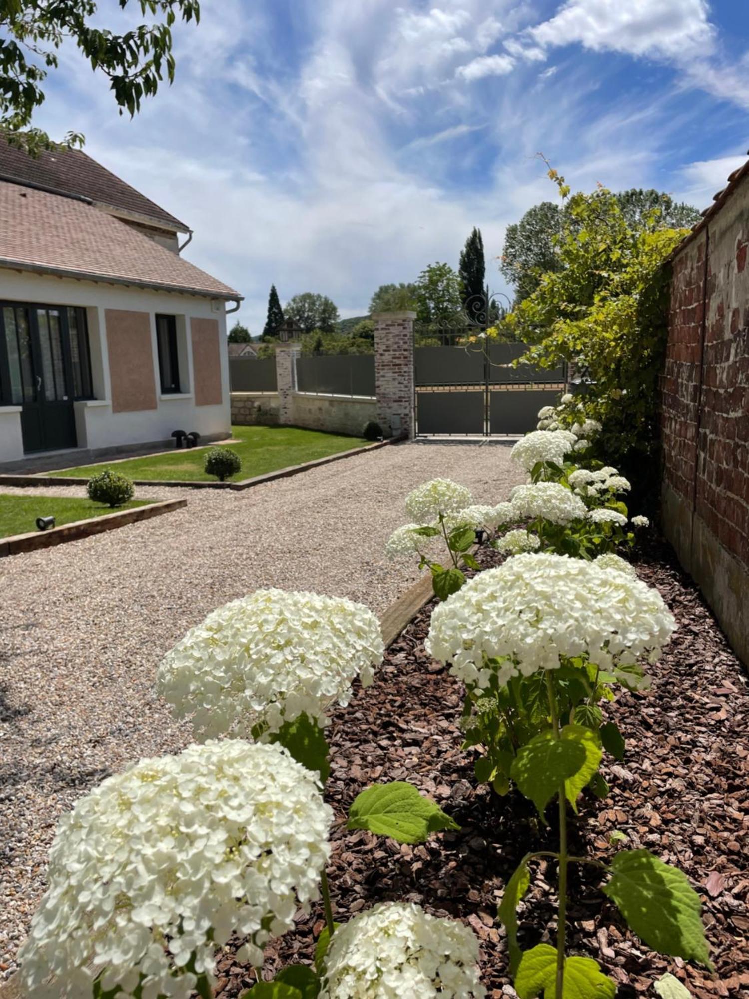 La Petite Maison De Giverny - Gite De Charme 5 Etoiles Au Coeur Du Village - 3 Chambres מראה חיצוני תמונה